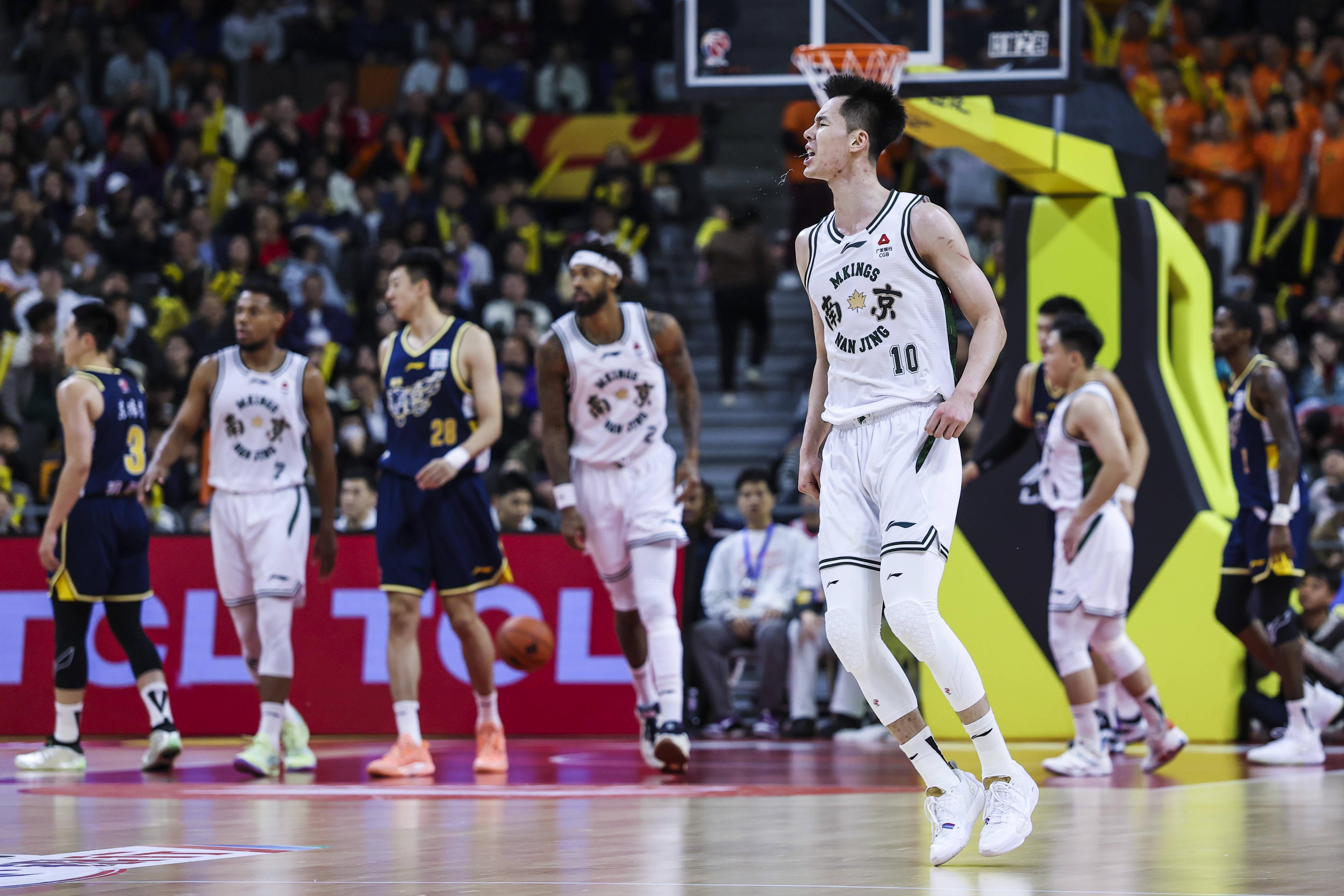 世界杯客户端升级说明-垃圾时间失序酿闹剧，联盟重罚树底线，处罚尺度争议背后藏联赛